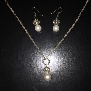 Pearl/Crystal earring & necklace set